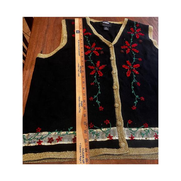Studio Joy Christmas Vest 2X Poinsettias - Picture 6 of 8